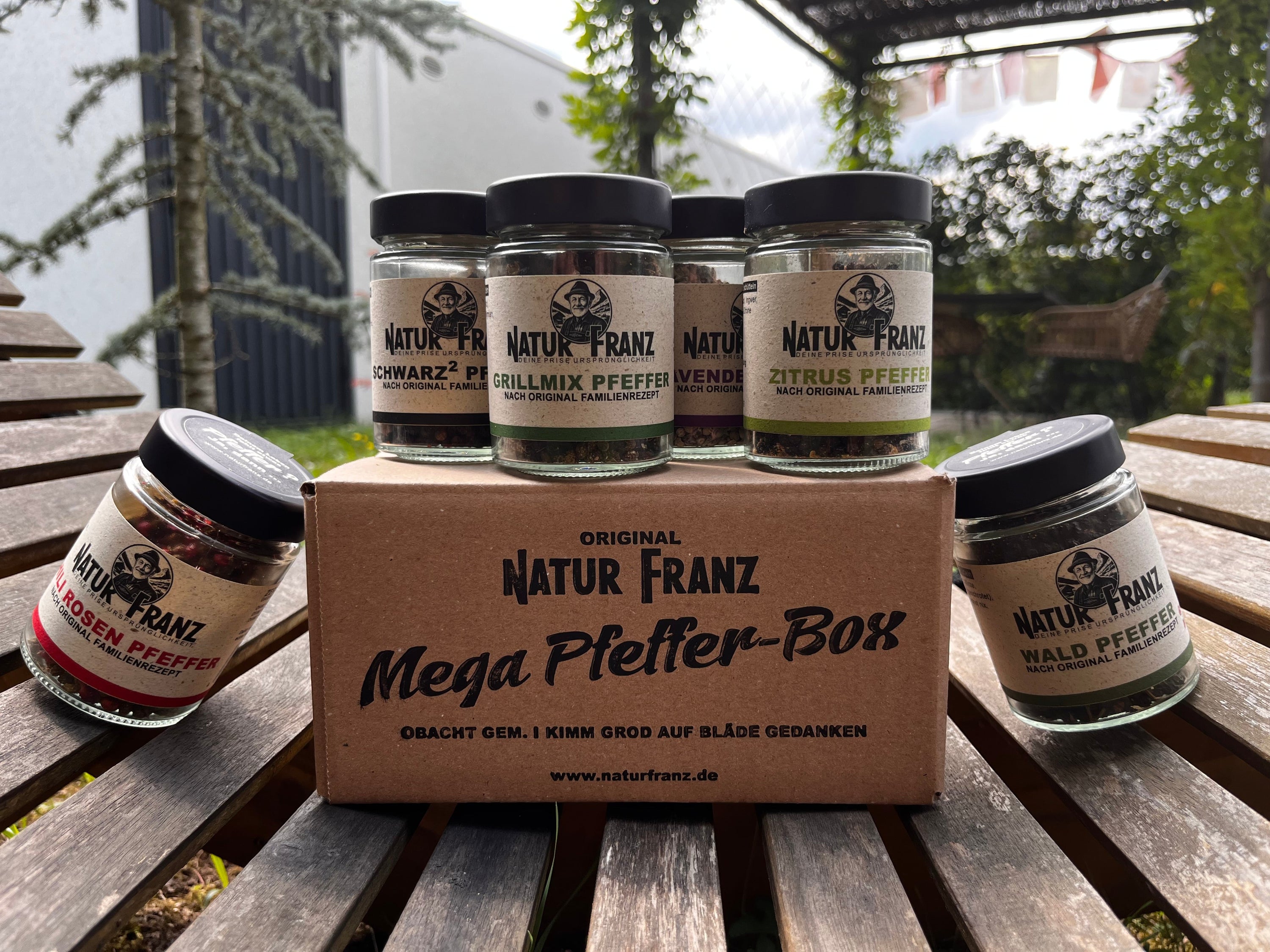 Hoch die Hände, Wochende. Auch bei uns. Grillzeit - niemals ohne Natur Franz.