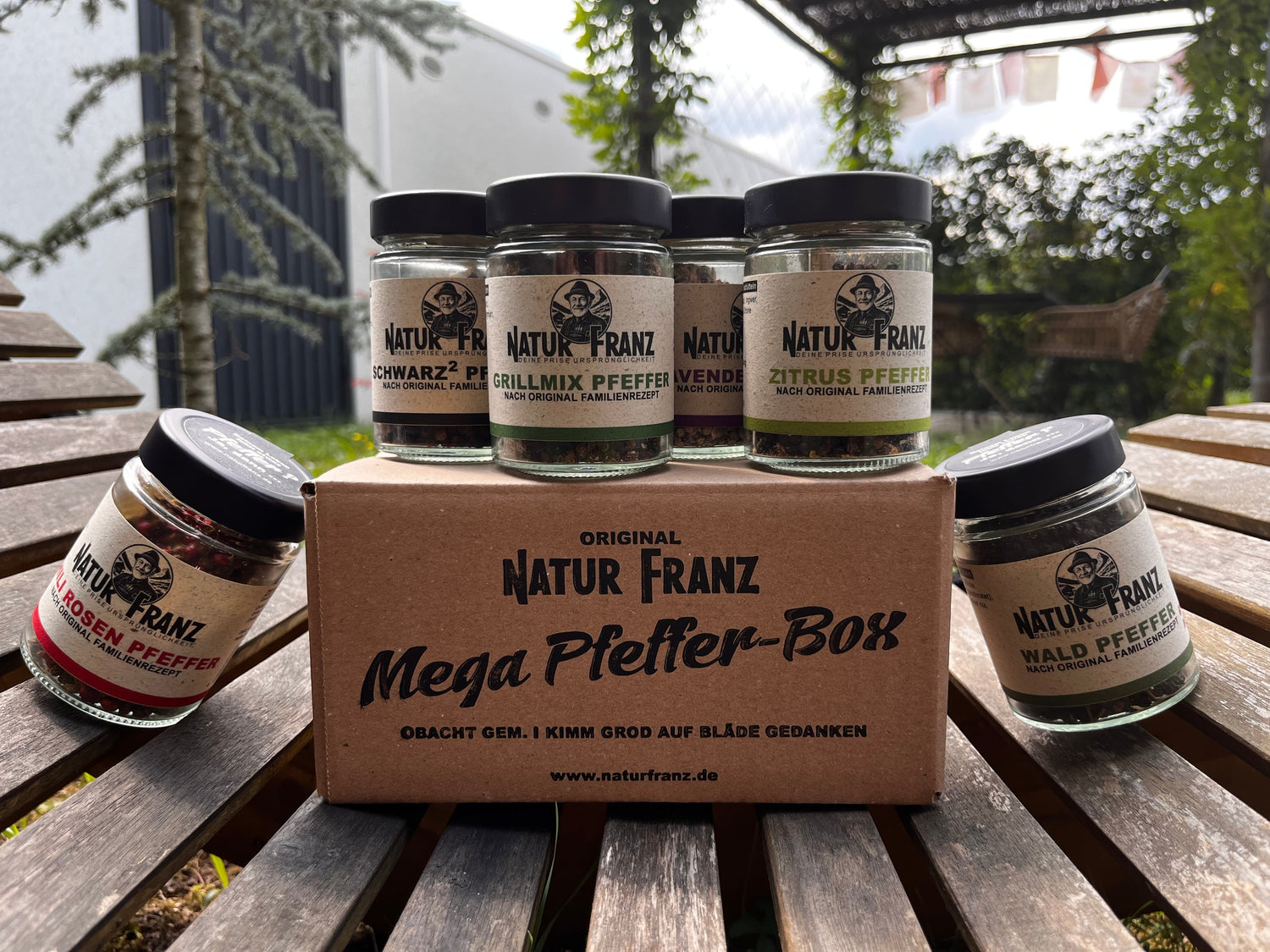 Hoch die Hände, Wochende. Auch bei uns. Grillzeit - niemals ohne Natur Franz.
